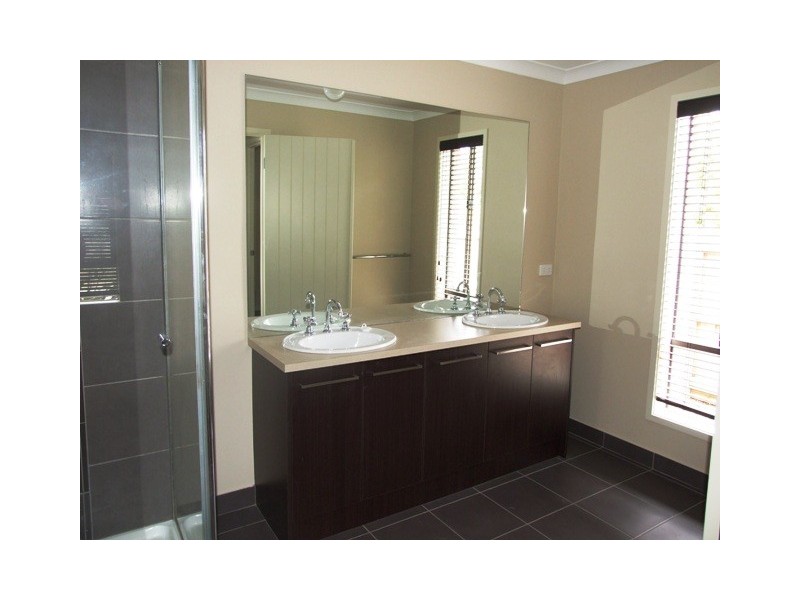 23 Robert Drive, Cowes VIC 3922