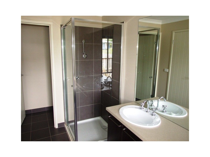 23 Robert Drive, Cowes VIC 3922