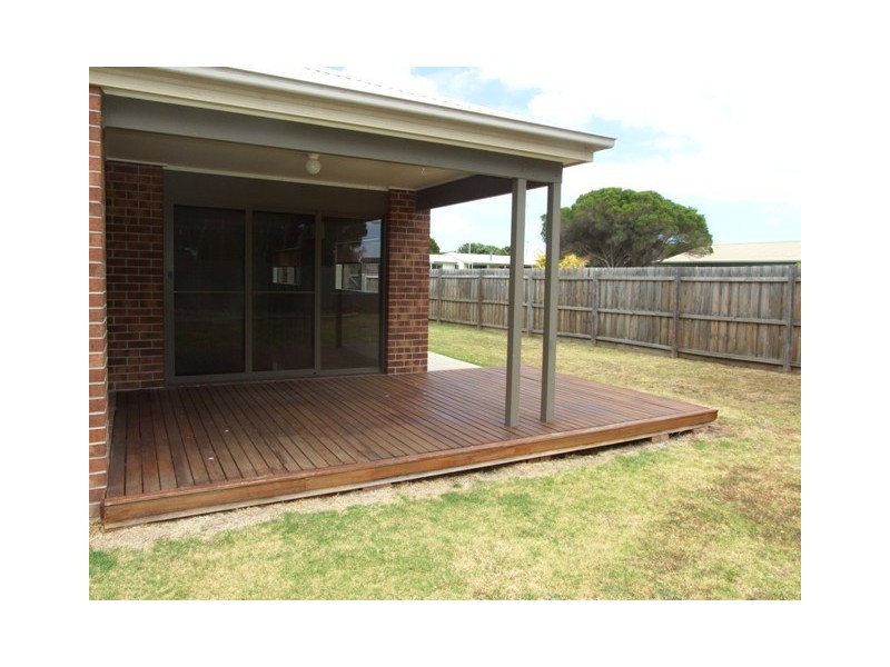 23 Robert Drive, Cowes VIC 3922