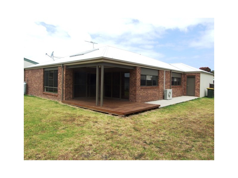 23 Robert Drive, Cowes VIC 3922