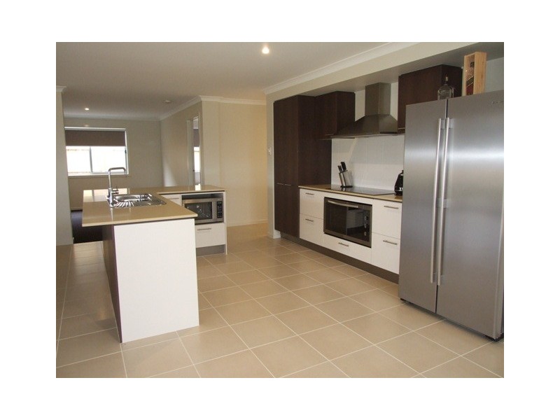 27 Elvington Avenue, Cowes VIC 3922