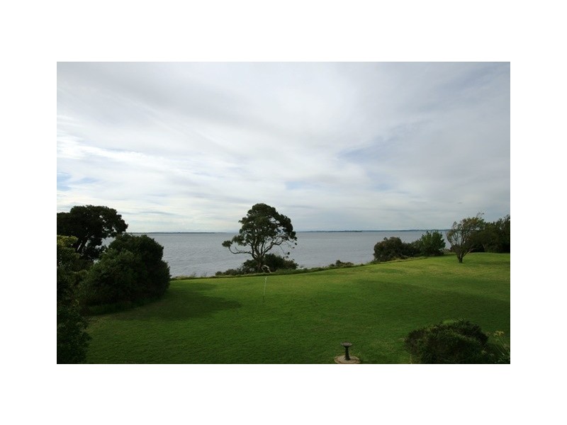 1 Langard Road, Cowes VIC 3922