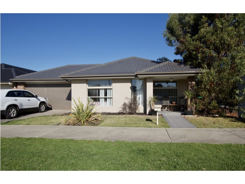 17 Kingfisher Way, Cowes VIC 3922