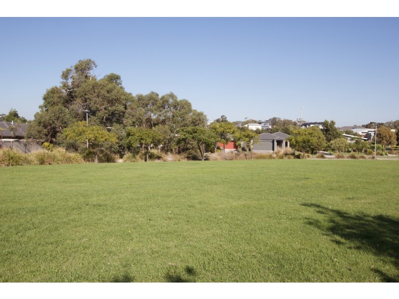17 Kingfisher Way, Cowes VIC 3922