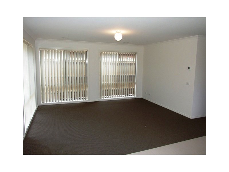 1B Wagtail Way, Cowes VIC 3922