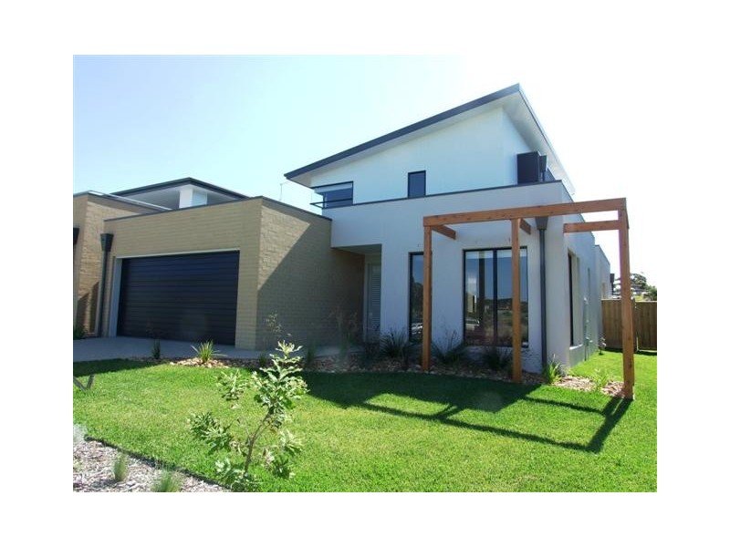 11 Pobblebonk Place, Cowes VIC 3922