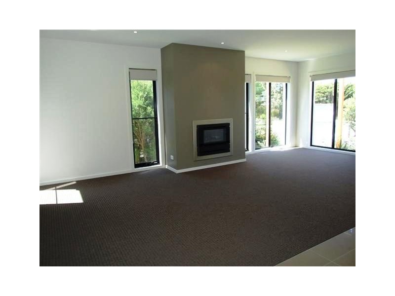 11 Pobblebonk Place, Cowes VIC 3922