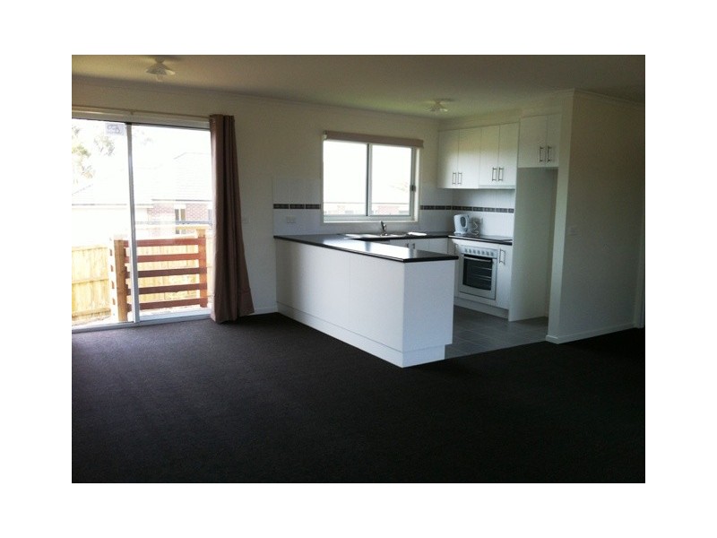 40 Castle Combe Cct, Cowes VIC 3922