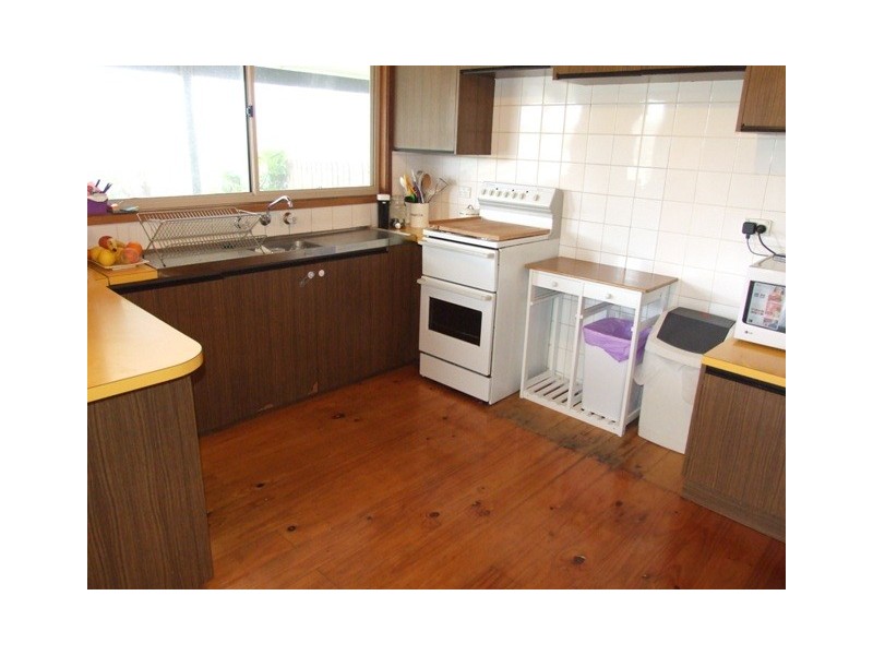 21 Pine Avenue, Cowes VIC 3922