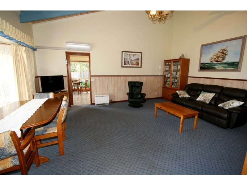 18 Hotham Close, Cowes VIC 3922