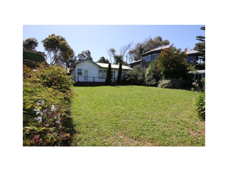 16 Hollywood Crescent, Smiths Beach VIC 3922
