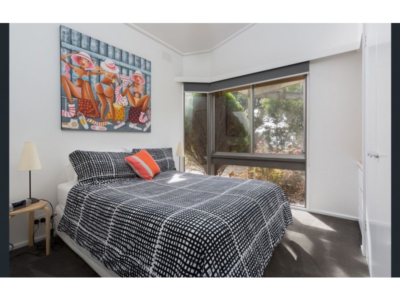 6 Penguin Avenue, Cowes VIC 3922