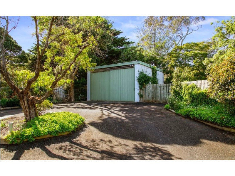 6 Penguin Avenue, Cowes VIC 3922