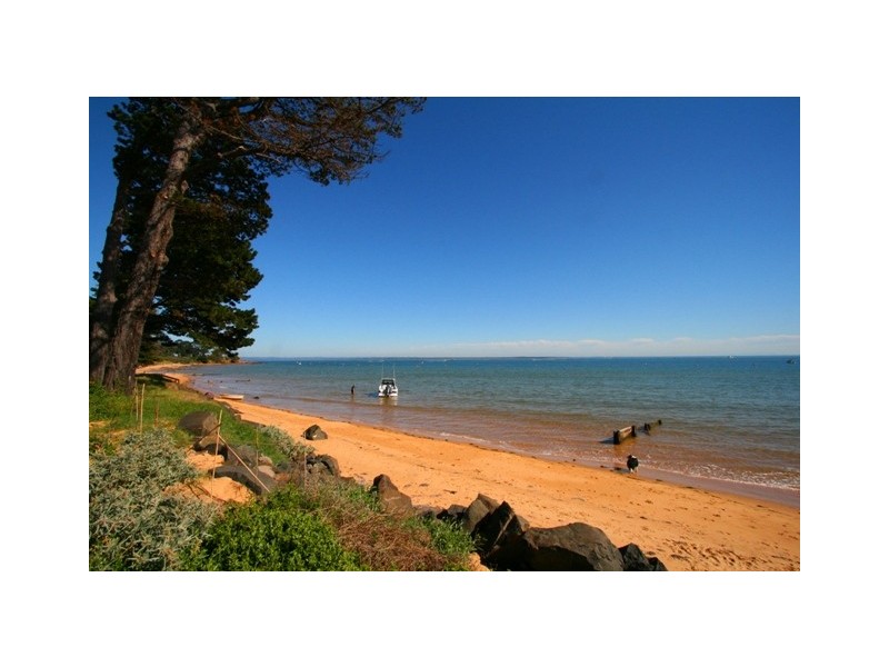 2/42 Stradbroke Avenue, Cowes VIC 3922