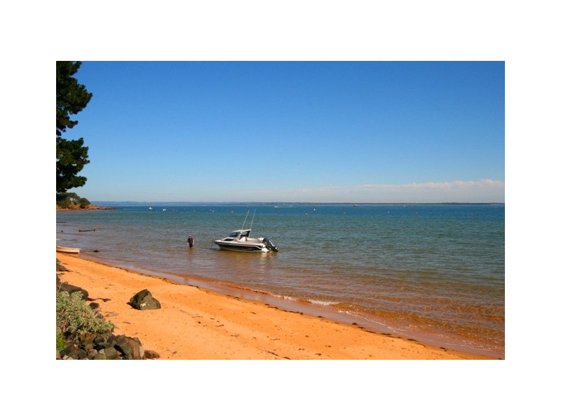 2/42 Stradbroke Avenue, Cowes VIC 3922