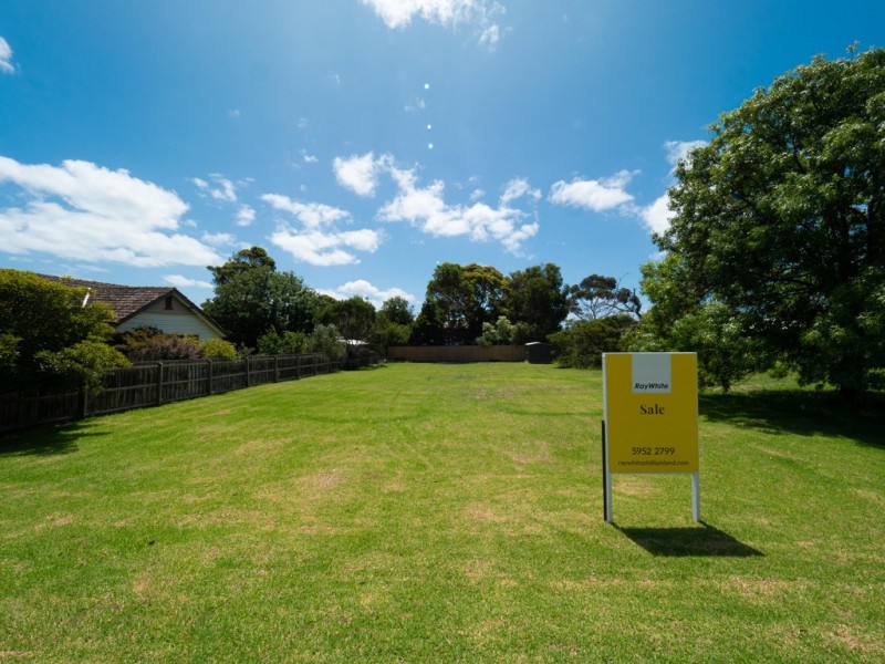 6 Lawrence Avenue, Cowes VIC 3922