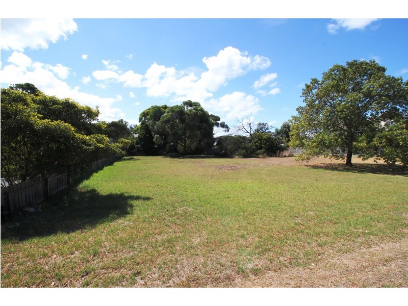 6 Lawrence Avenue, Cowes VIC 3922