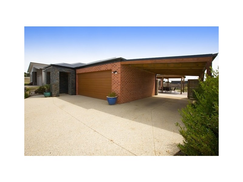 38 Seagrove Way, Cowes VIC 3922
