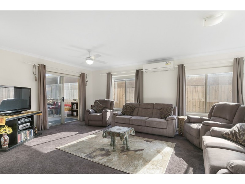 2 Acacia Close, Cowes VIC 3922