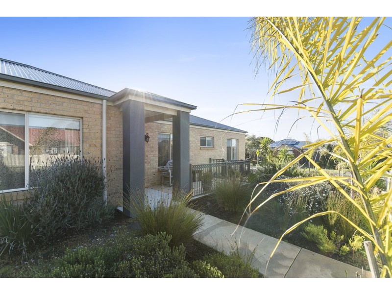 2 Acacia Close, Cowes VIC 3922