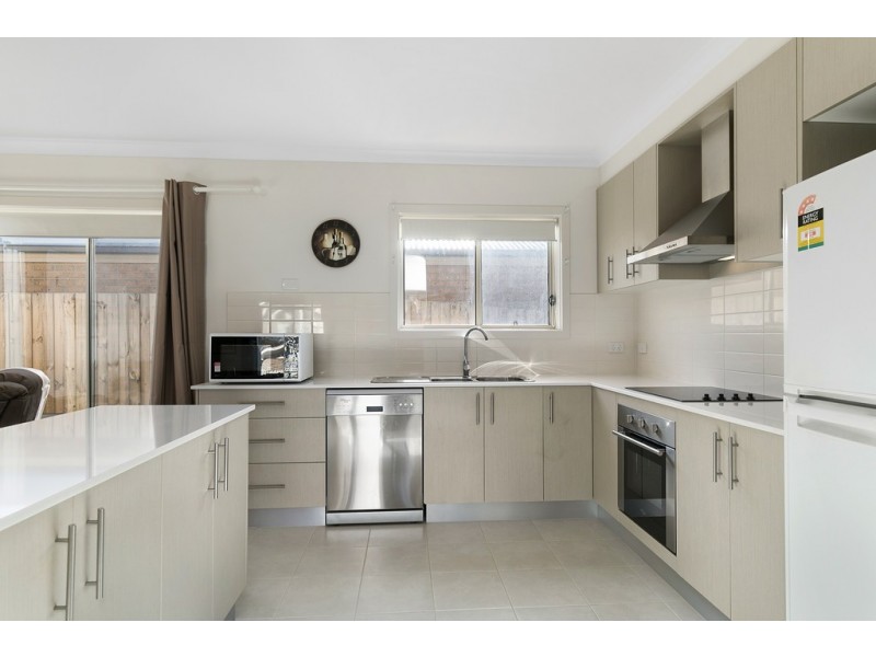 2 Acacia Close, Cowes VIC 3922