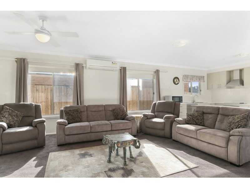 2 Acacia Close, Cowes VIC 3922