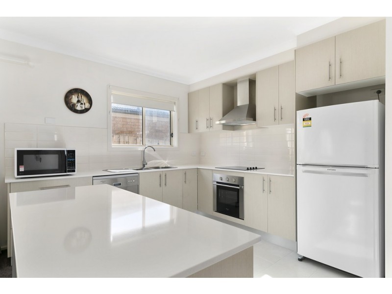 2 Acacia Close, Cowes VIC 3922