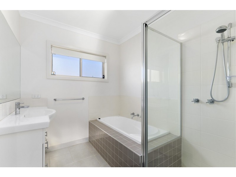 2 Acacia Close, Cowes VIC 3922