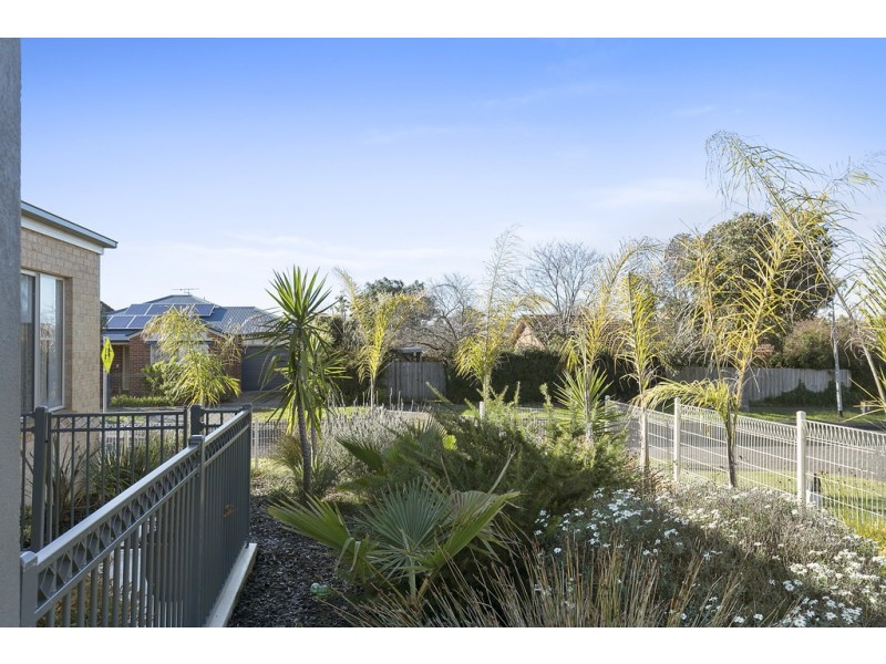 2 Acacia Close, Cowes VIC 3922