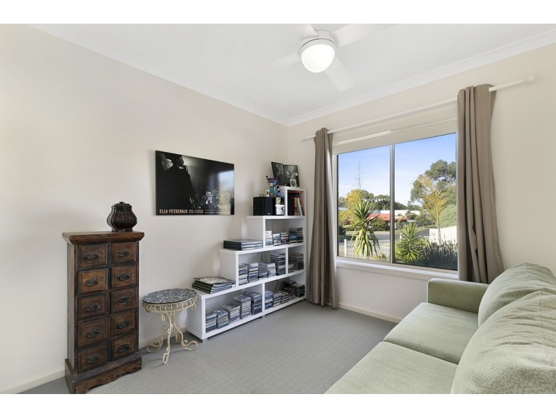 2 Acacia Close, Cowes VIC 3922