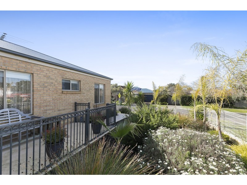 2 Acacia Close, Cowes VIC 3922