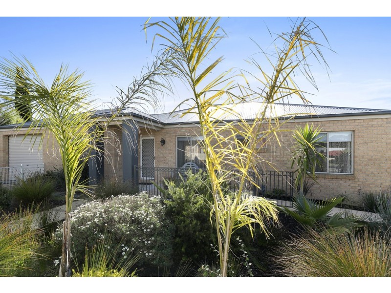 2 Acacia Close, Cowes VIC 3922