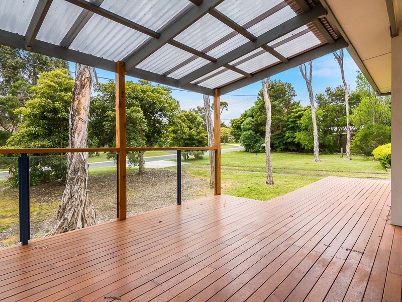 17 Ti Tree Drive, Cowes VIC 3922