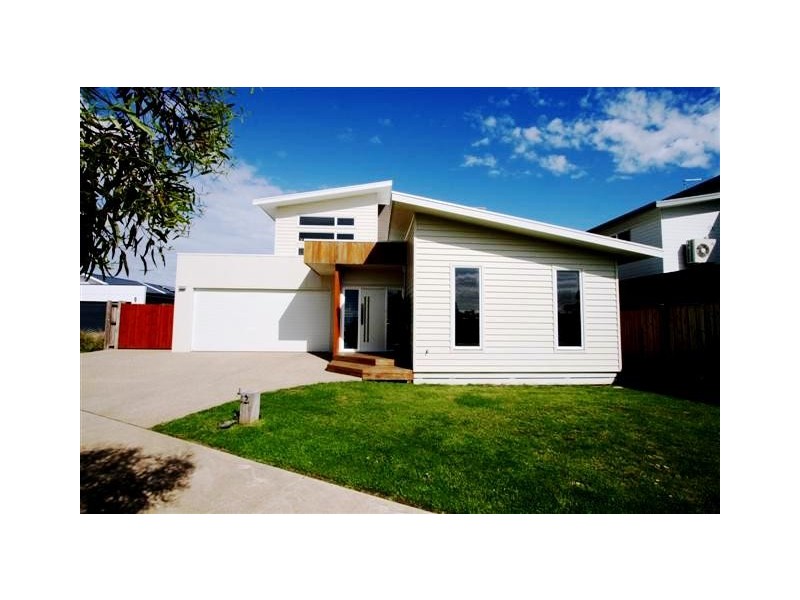 12 Currawong Close, Cowes VIC 3922