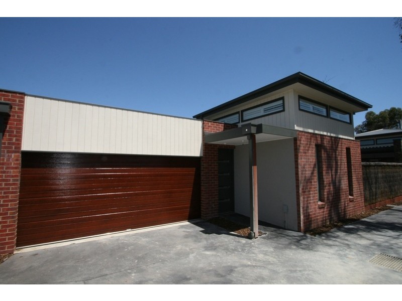 2/9 Douglas Road, Cowes VIC 3922