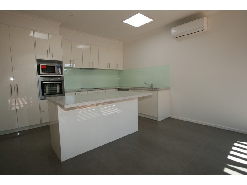 2/9 Douglas Road, Cowes VIC 3922