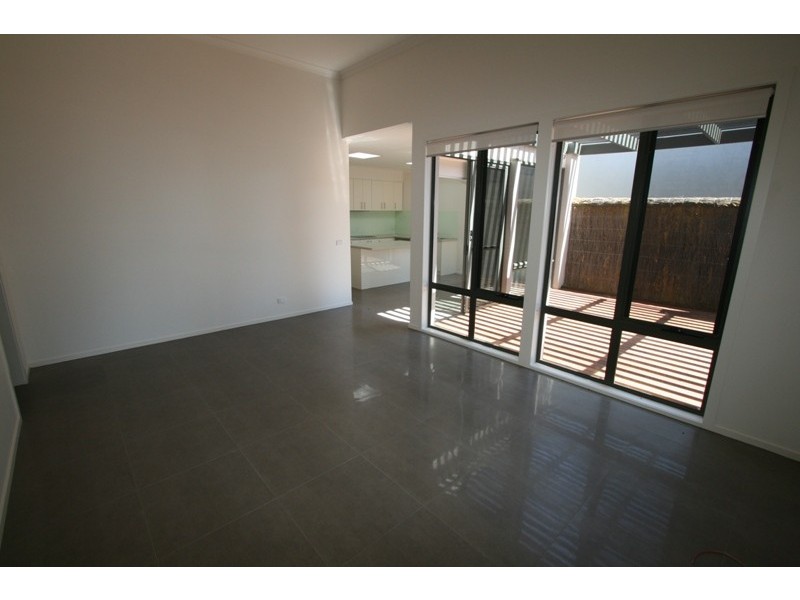 2/9 Douglas Road, Cowes VIC 3922