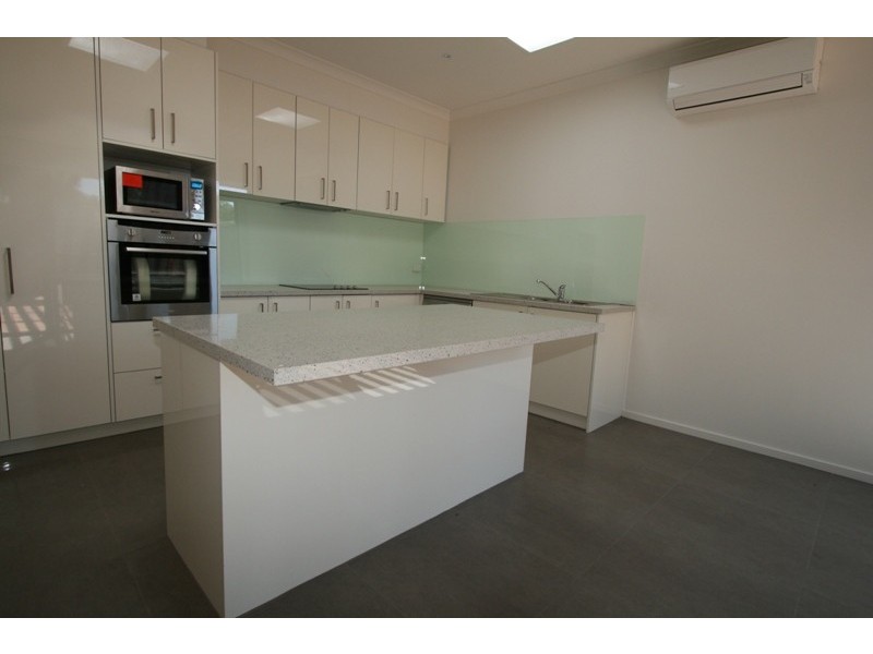 2/9 Douglas Road, Cowes VIC 3922