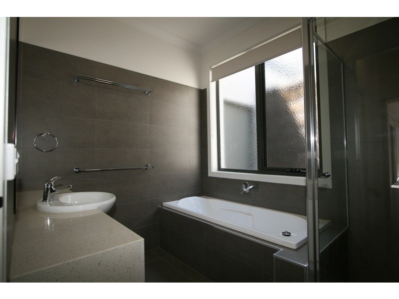 2/9 Douglas Road, Cowes VIC 3922