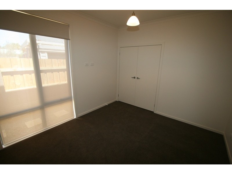 2/9 Douglas Road, Cowes VIC 3922