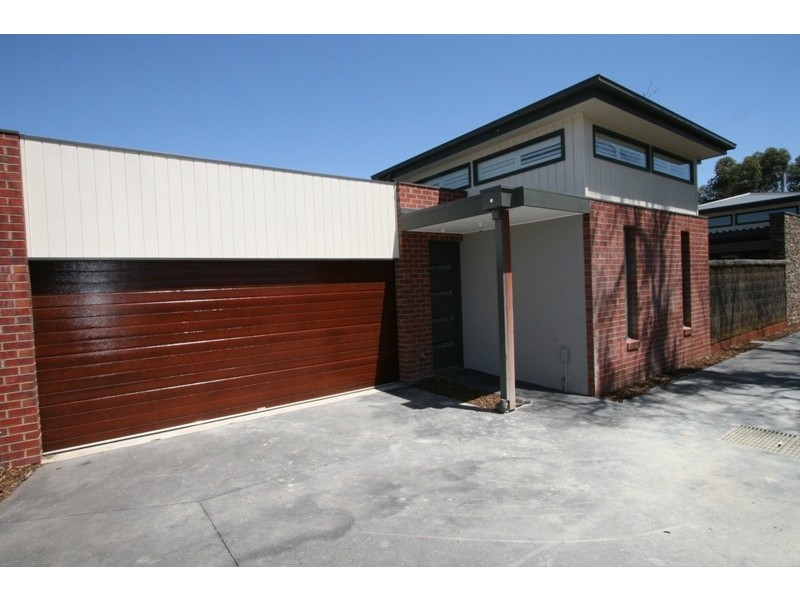 2/9 Douglas Road, Cowes VIC 3922