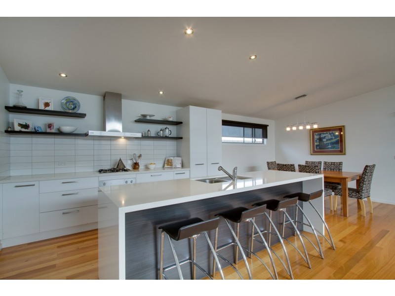 3 Cove Place, Cowes VIC 3922