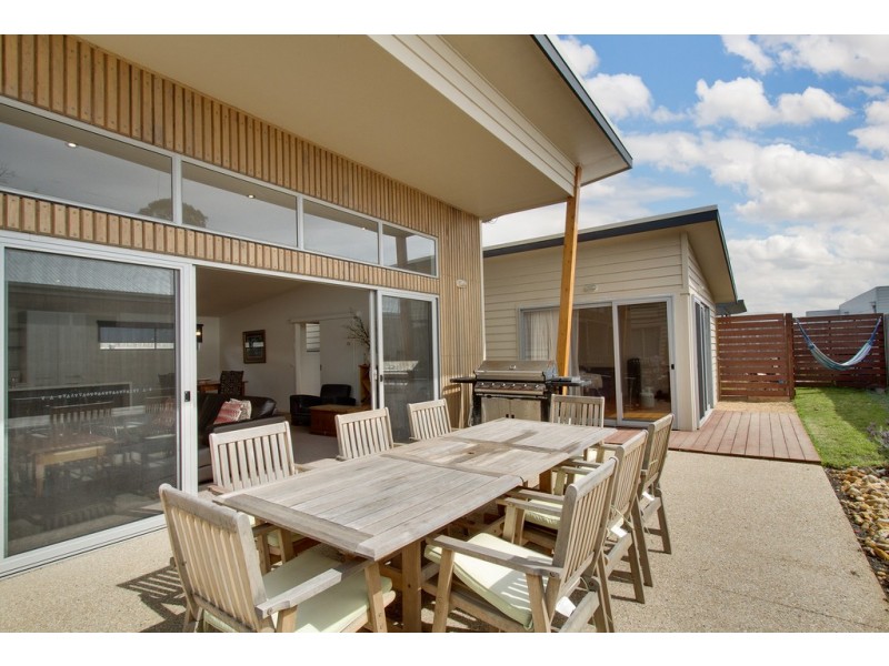 3 Cove Place, Cowes VIC 3922