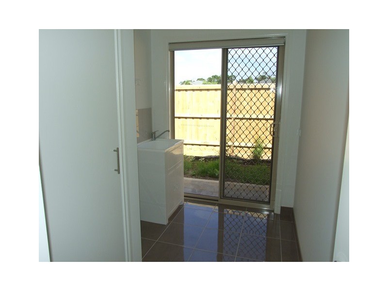 2/1a Wagtail Way, Cowes VIC 3922