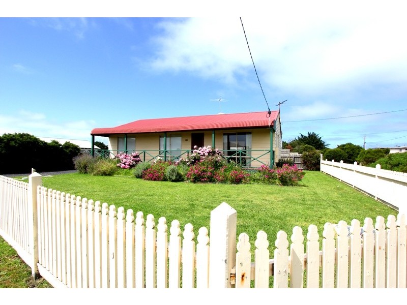 1 Sinclair Avenue, Surf Beach VIC 3922