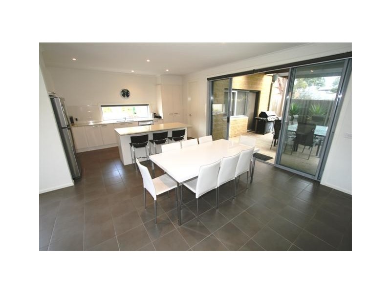 2/25 Jenner Avenue, Cowes VIC 3922