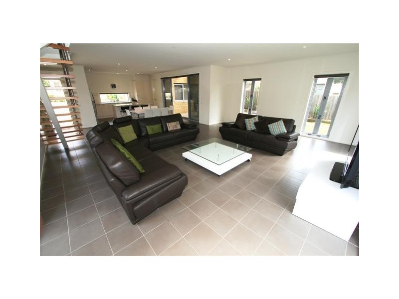 2/25 Jenner Avenue, Cowes VIC 3922