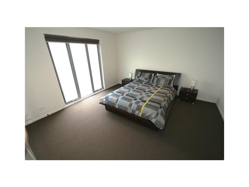 2/25 Jenner Avenue, Cowes VIC 3922