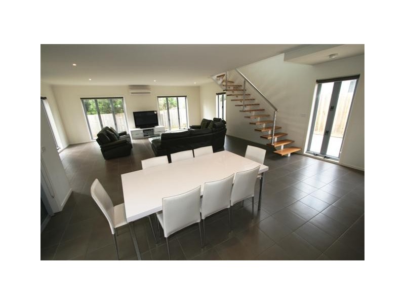 2/25 Jenner Avenue, Cowes VIC 3922