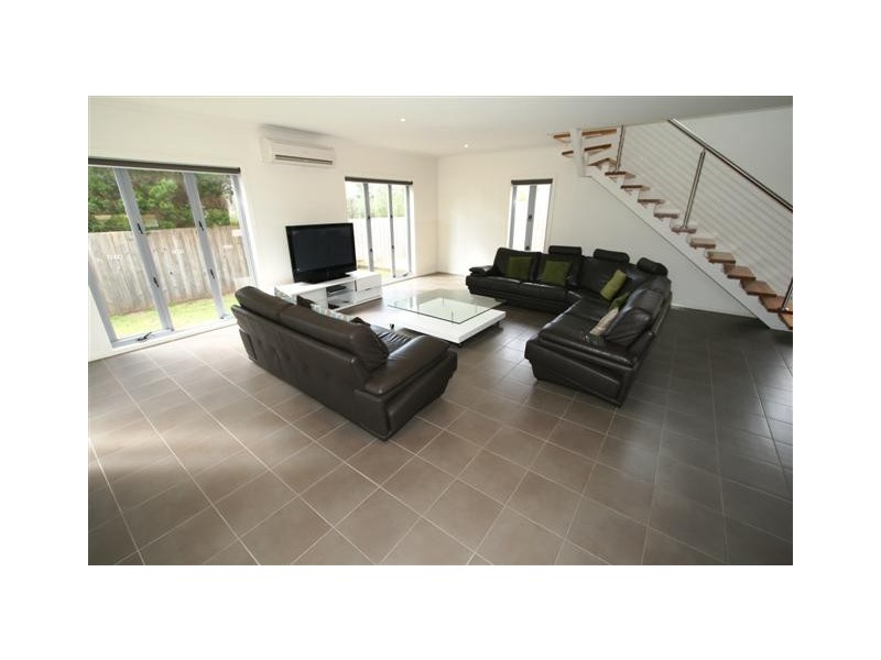 2/25 Jenner Avenue, Cowes VIC 3922